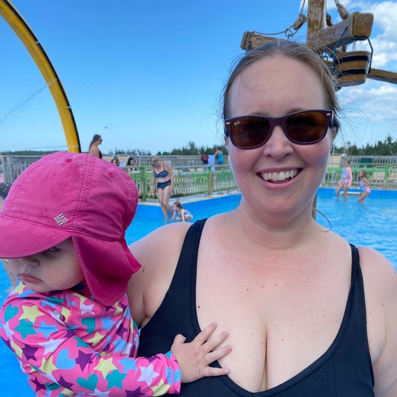 Meet your Posher, Nicole - Picture 1 of 1